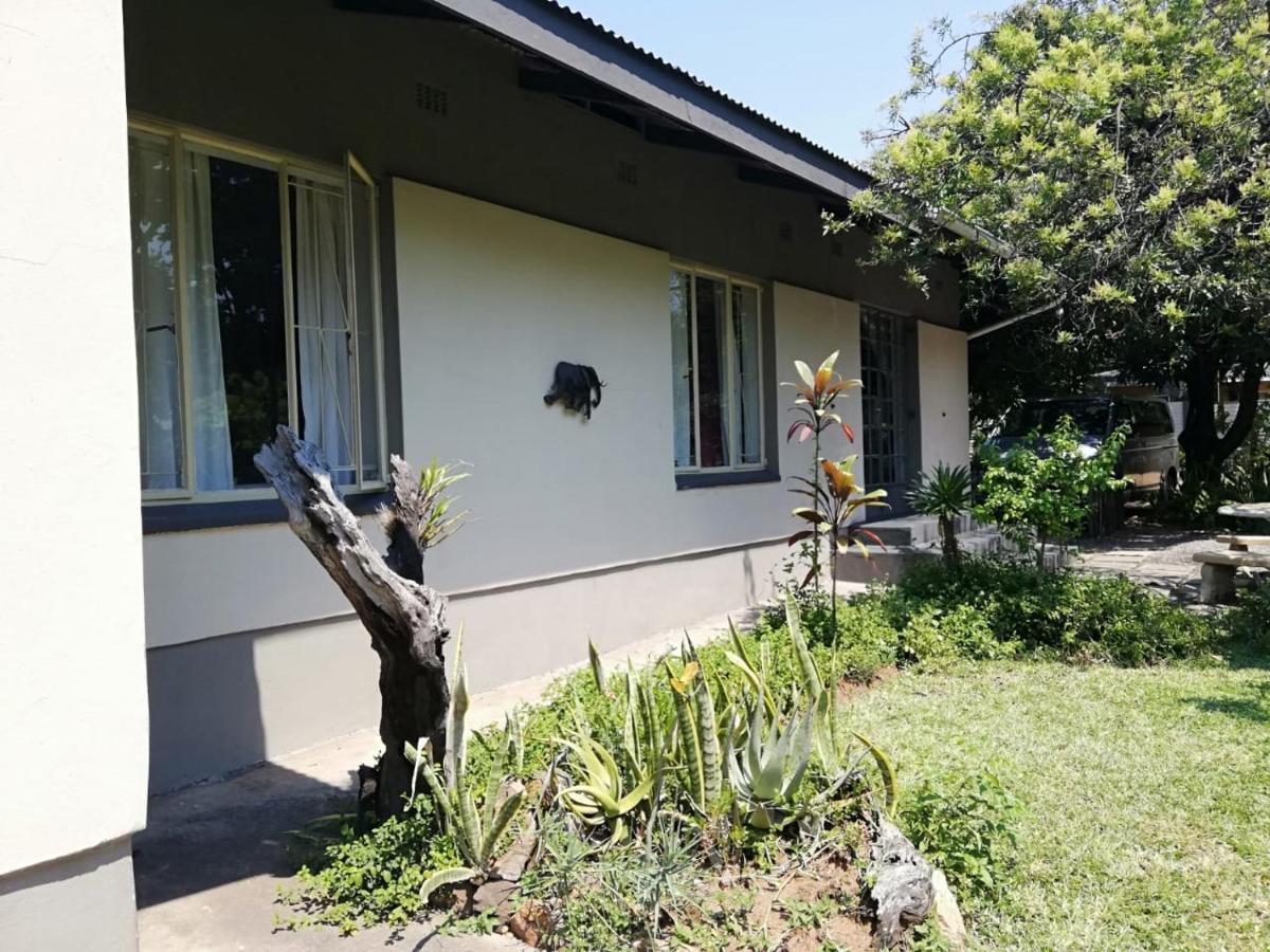 Elephant Walk Guesthouse And Back Packers 팔라보르와 외부 사진