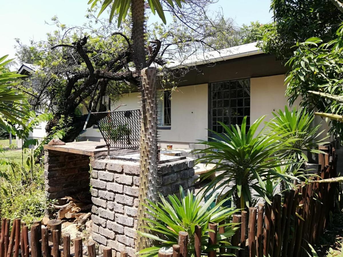 Elephant Walk Guesthouse And Back Packers 팔라보르와 외부 사진