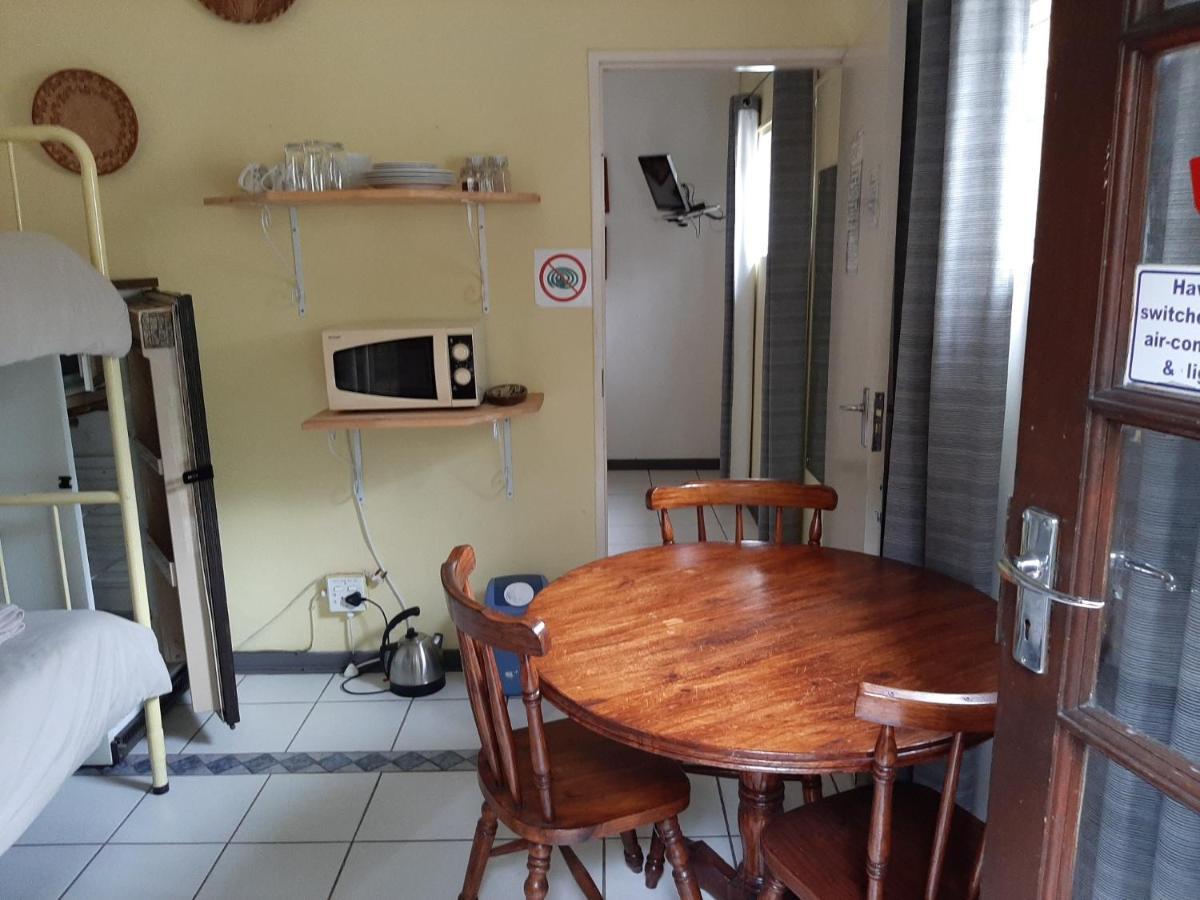 Elephant Walk Guesthouse And Back Packers 팔라보르와 외부 사진
