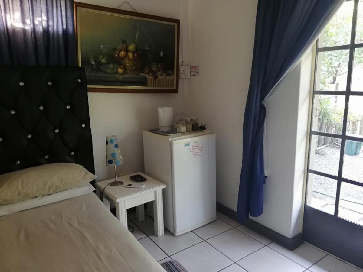 Elephant Walk Guesthouse And Back Packers 팔라보르와 외부 사진