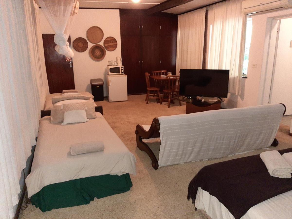 Elephant Walk Guesthouse And Back Packers 팔라보르와 외부 사진