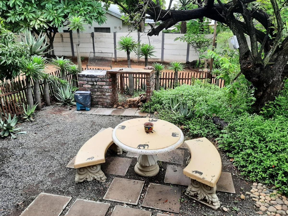 Elephant Walk Guesthouse And Back Packers 팔라보르와 외부 사진