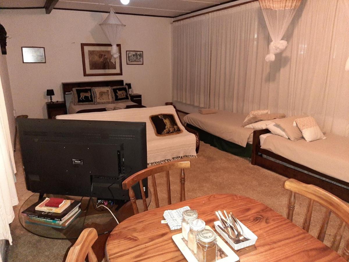 Elephant Walk Guesthouse And Back Packers 팔라보르와 외부 사진