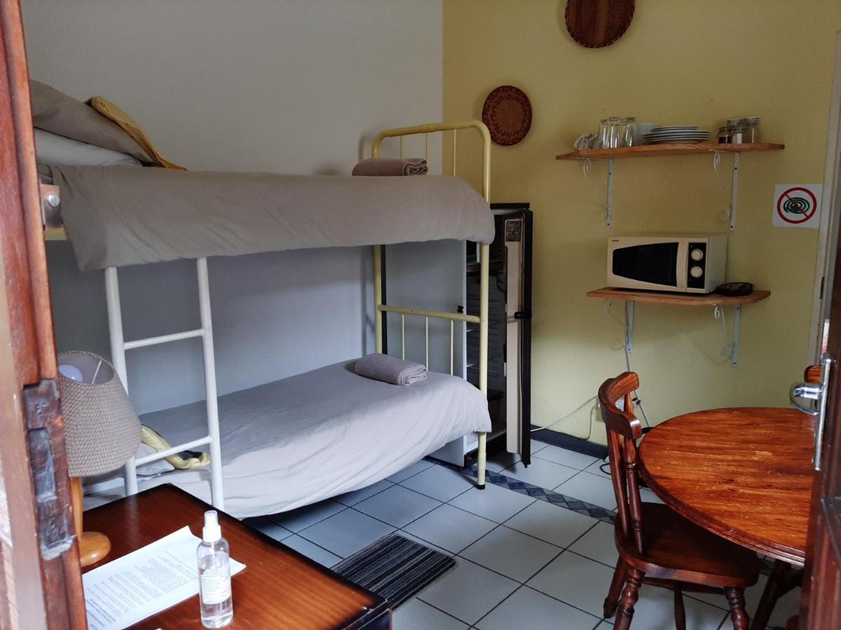 Elephant Walk Guesthouse And Back Packers 팔라보르와 외부 사진