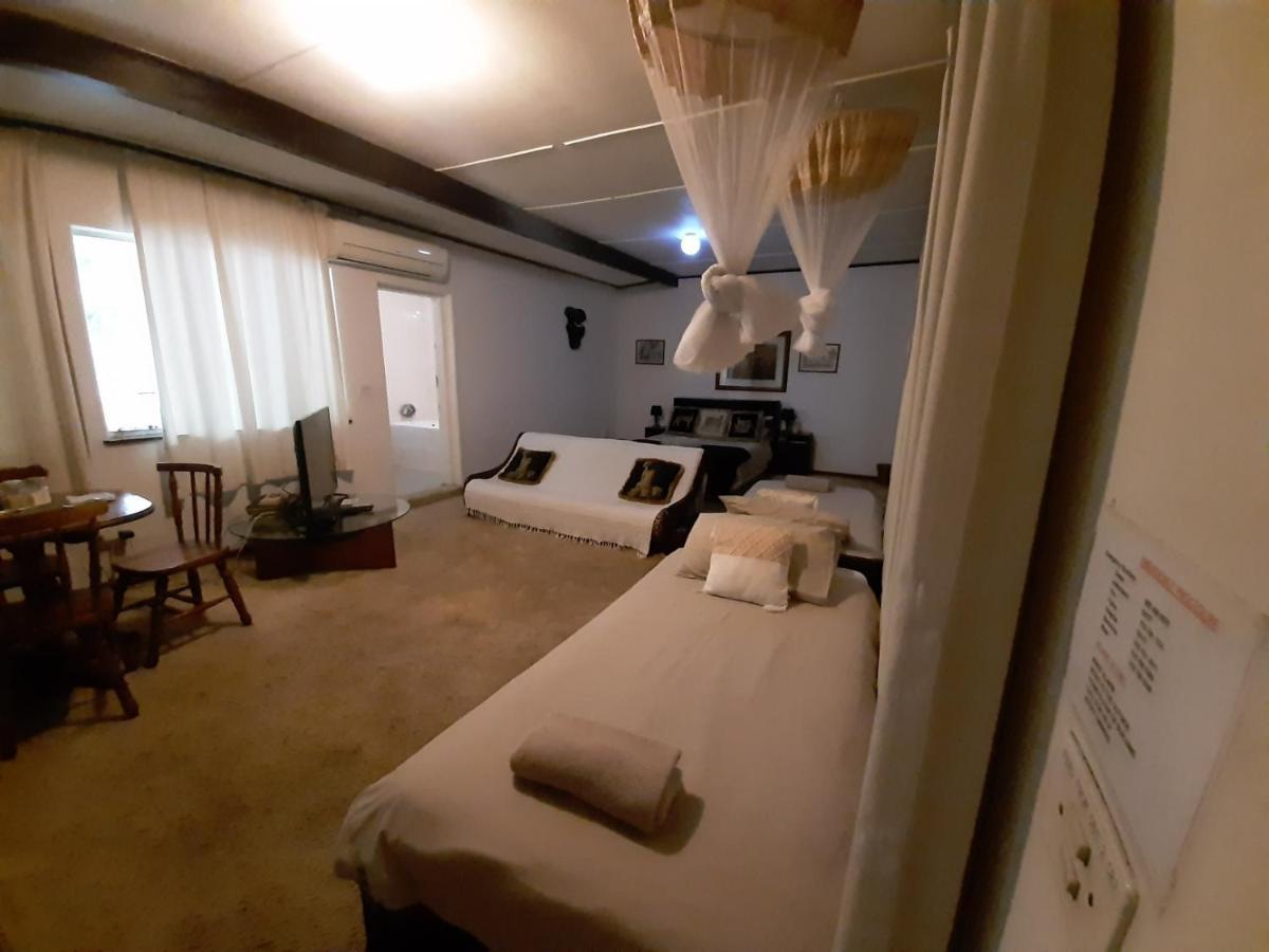 Elephant Walk Guesthouse And Back Packers 팔라보르와 외부 사진