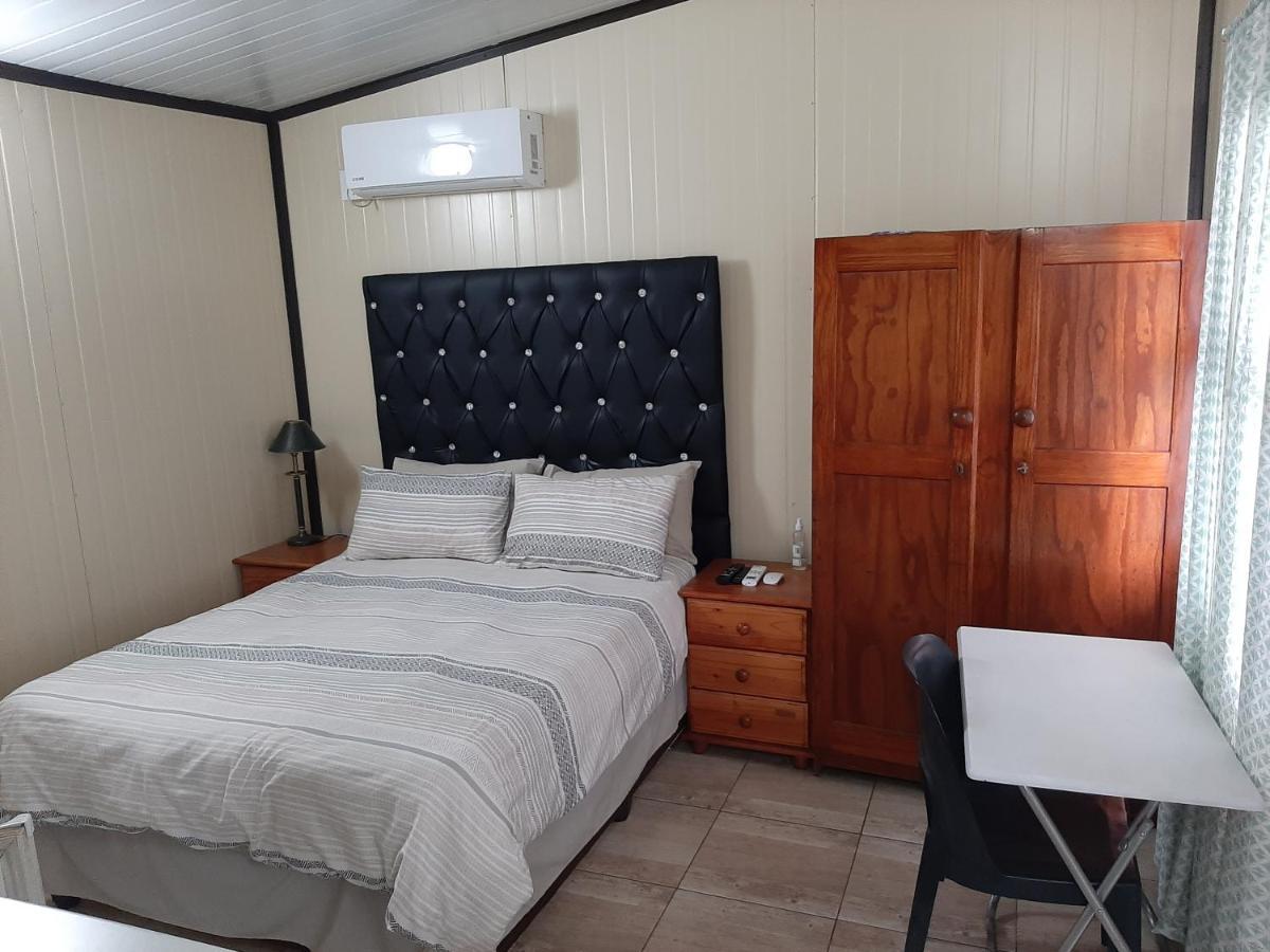 Elephant Walk Guesthouse And Back Packers 팔라보르와 외부 사진