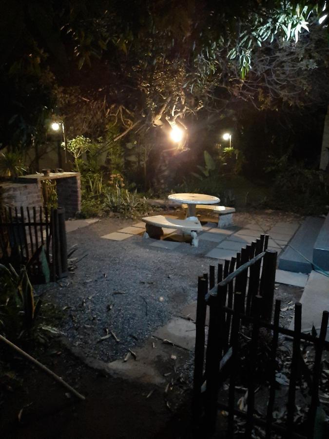Elephant Walk Guesthouse And Back Packers 팔라보르와 외부 사진
