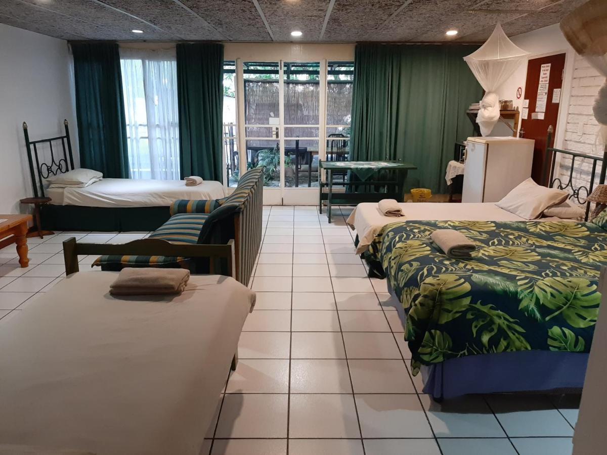 Elephant Walk Guesthouse And Back Packers 팔라보르와 외부 사진