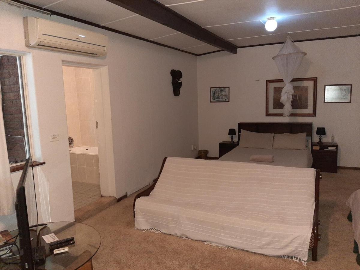 Elephant Walk Guesthouse And Back Packers 팔라보르와 외부 사진