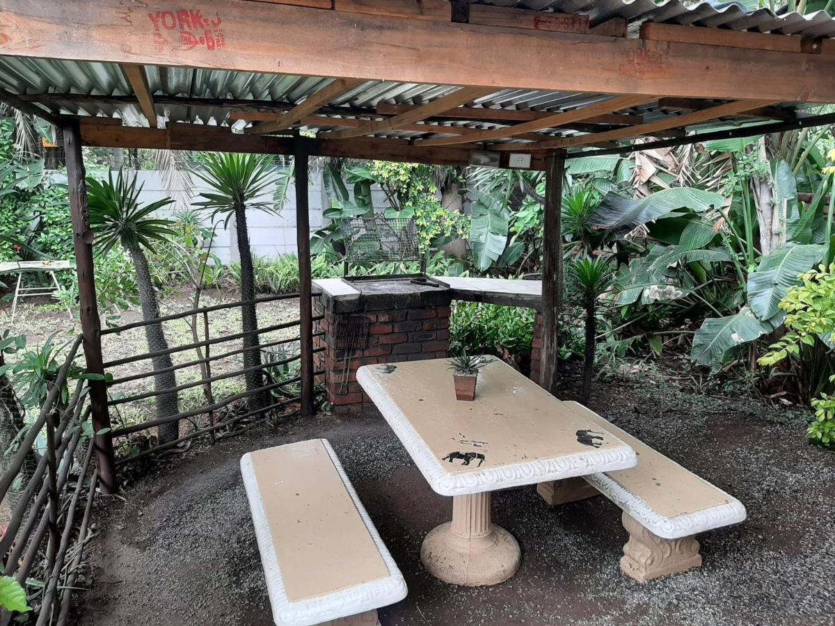 Elephant Walk Guesthouse And Back Packers 팔라보르와 외부 사진