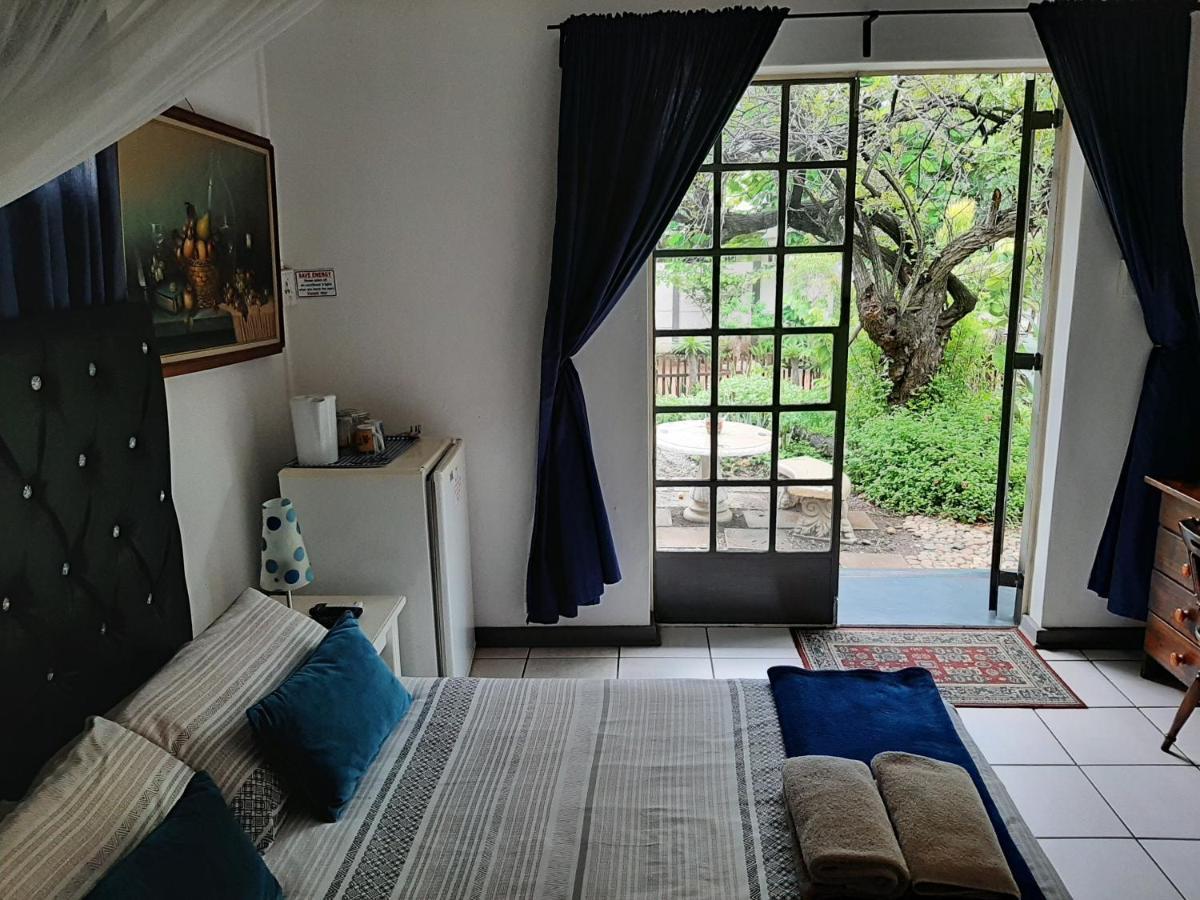 Elephant Walk Guesthouse And Back Packers 팔라보르와 외부 사진
